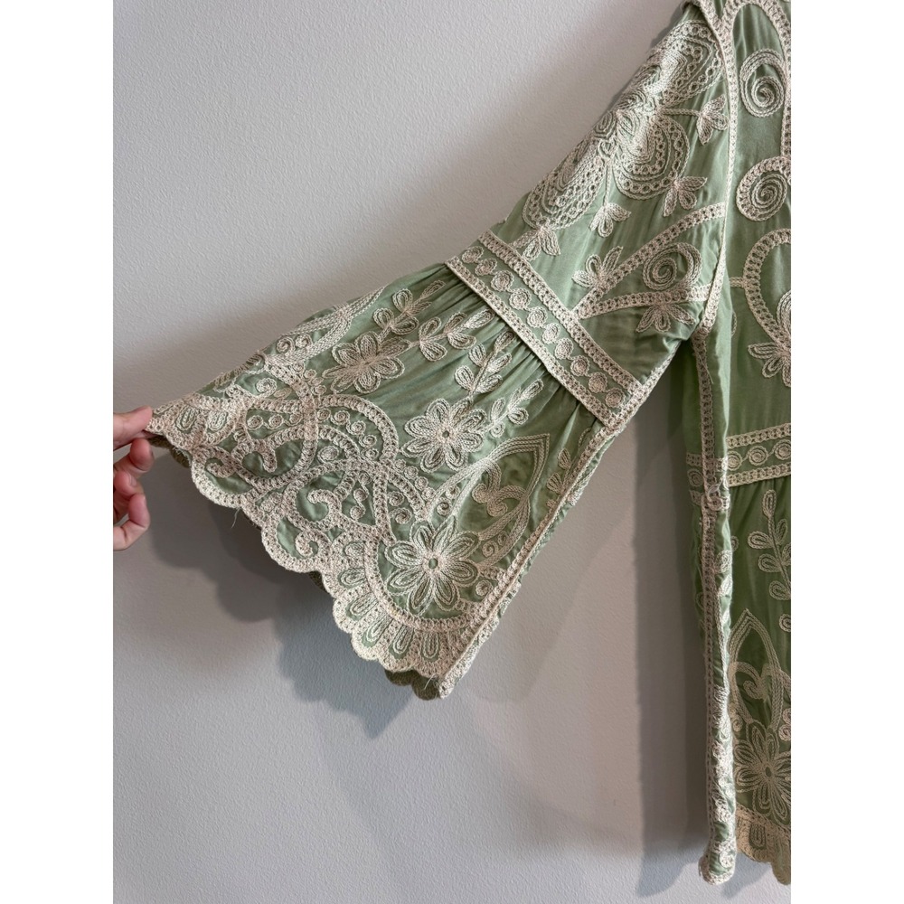 Cottage Ana & Rose Embroidered Boho Blouse Womens L Green Bell Sleeve Scallop - Picture 7 of 7